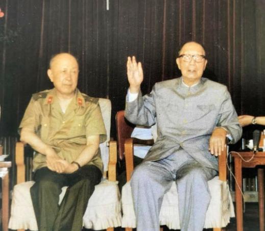 1986年，钱学森在中国航天创业30周年之际，特意到玉泉山疗养地看望聂荣臻帅，已