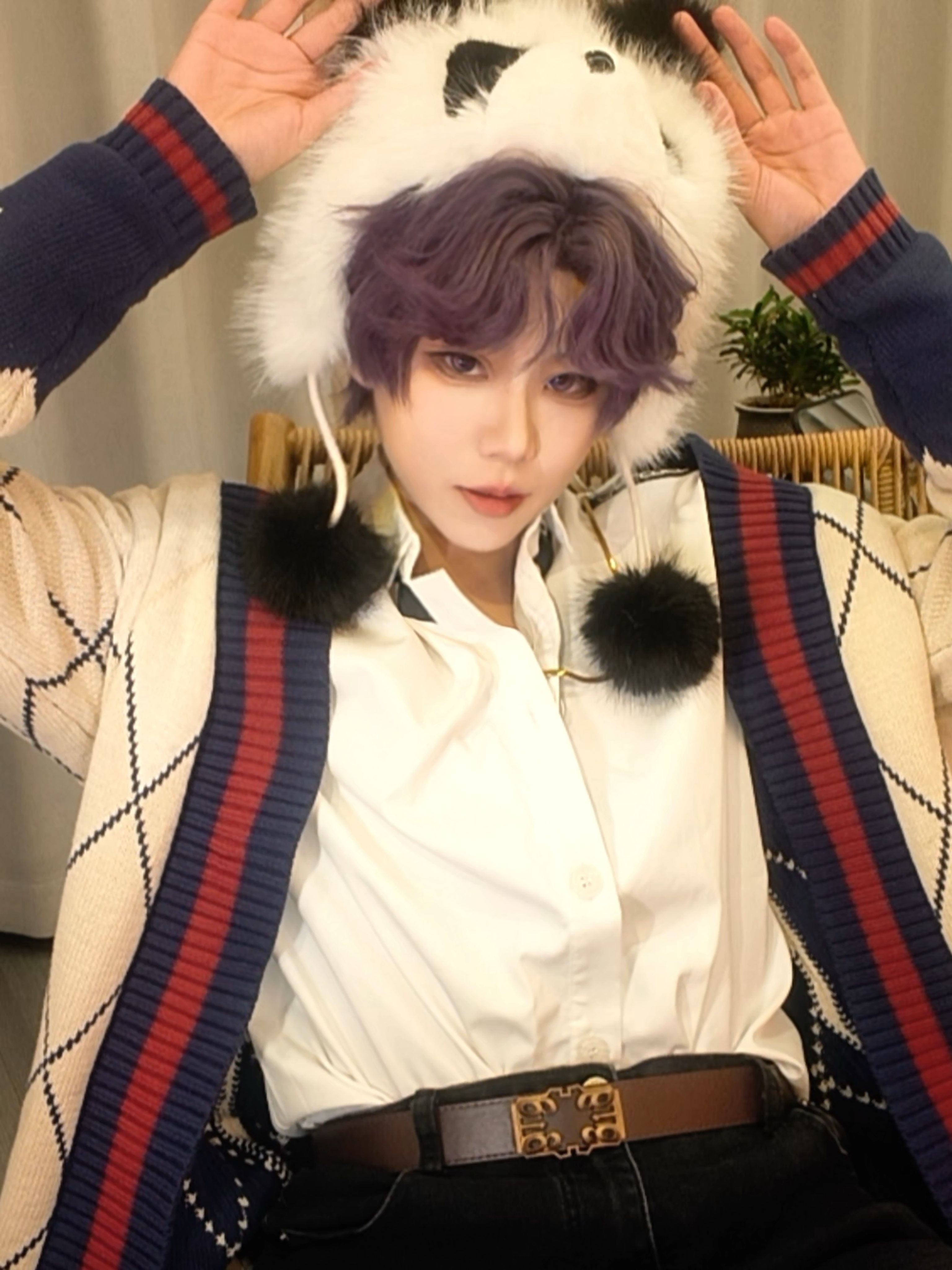 祁煜[超话] COS｜祁煜“你看，我采风新买的帽子。”cos恋与深空祁煜 ​​​