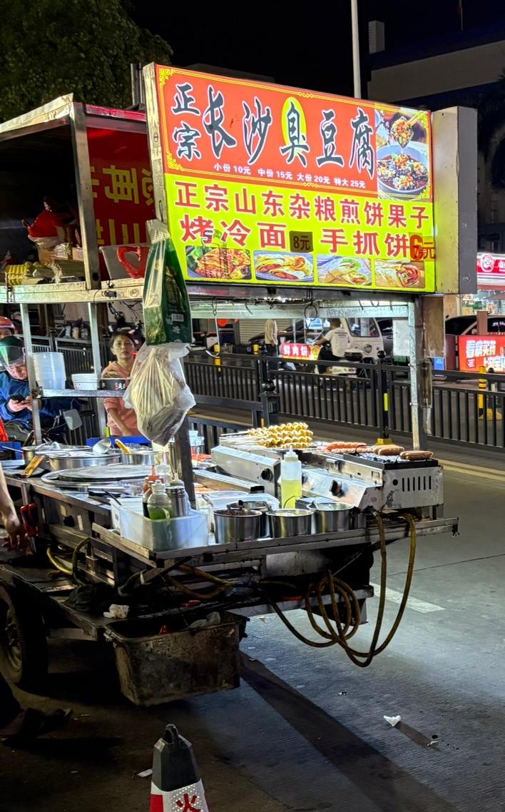 现实生活中，你会排斥女人抽烟吗？
其实我相信大多数人会排斥的。

毕竟现在年轻的