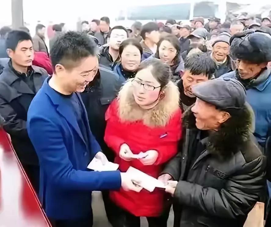 刘强东年货已送达
真是太光荣了。
这绝对是2025最靓丽的一道风景[赞]