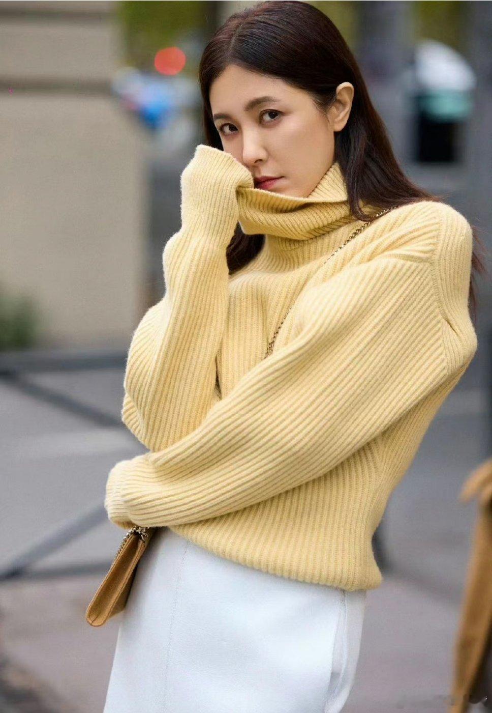 #曾黎上半身过冬天下半身过夏天#好美的曾黎姐[好爱哦]我只想问问姐，下半身真的不