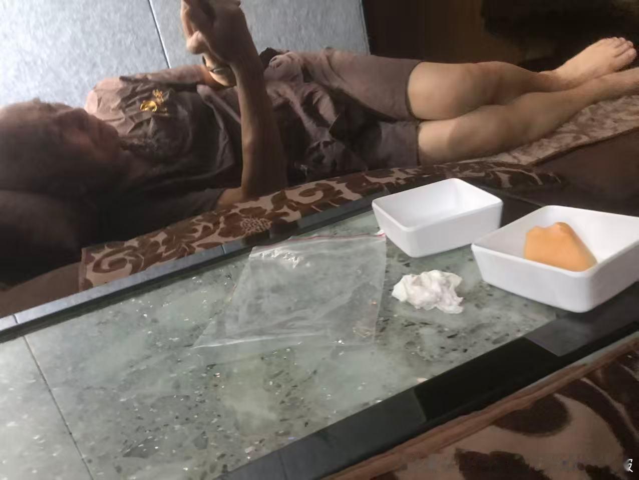 天冷了，美团给黑姥姥黑姥爷安排的威海泡温泉。俩人发来照片，表示非常满意。 ​​​