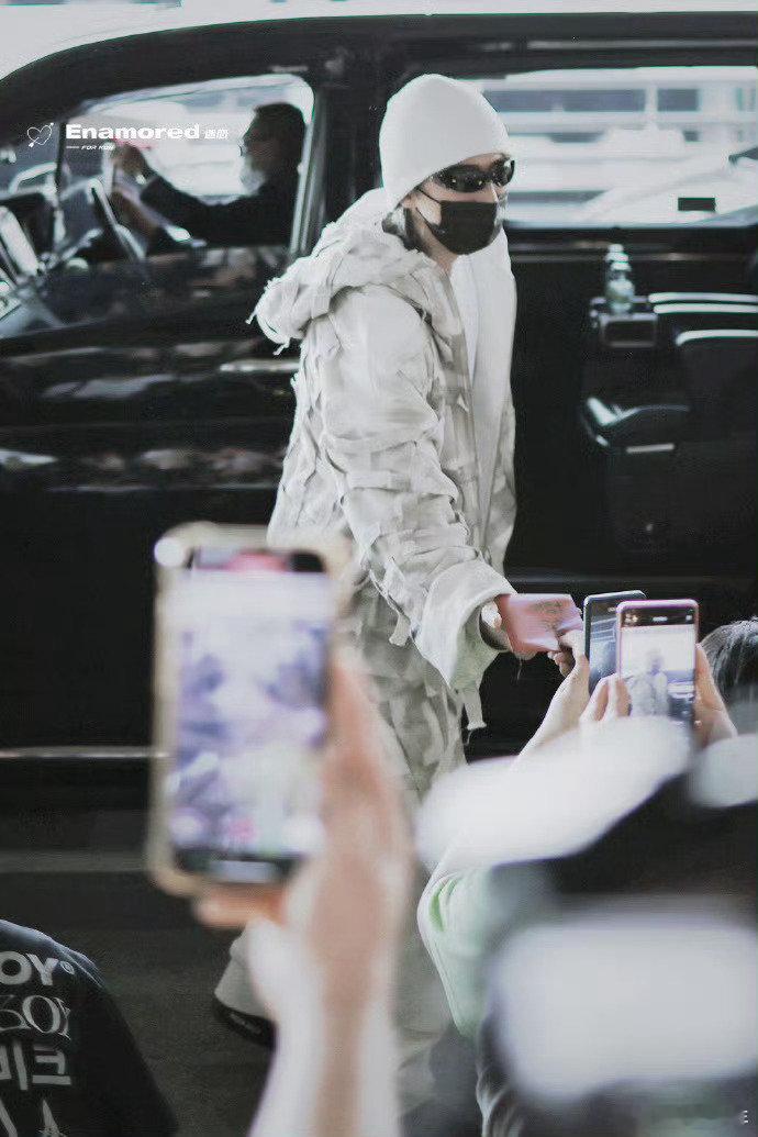 蔡徐坤泰国饭拍 蔡徐坤饭拍图也可以这么帅[期待] ​​​