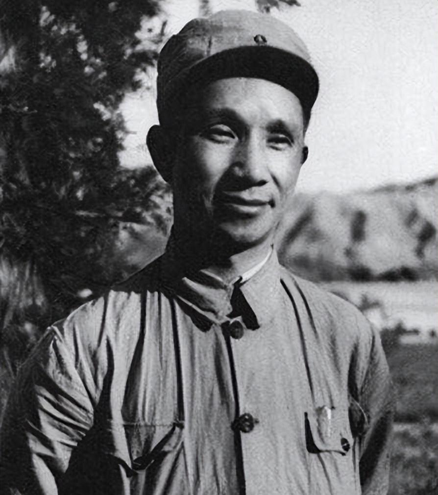 杜聿明在功德林发问：我和毛主席都在钓鱼，为何最后在战场上输掉的却偏偏是我？
19