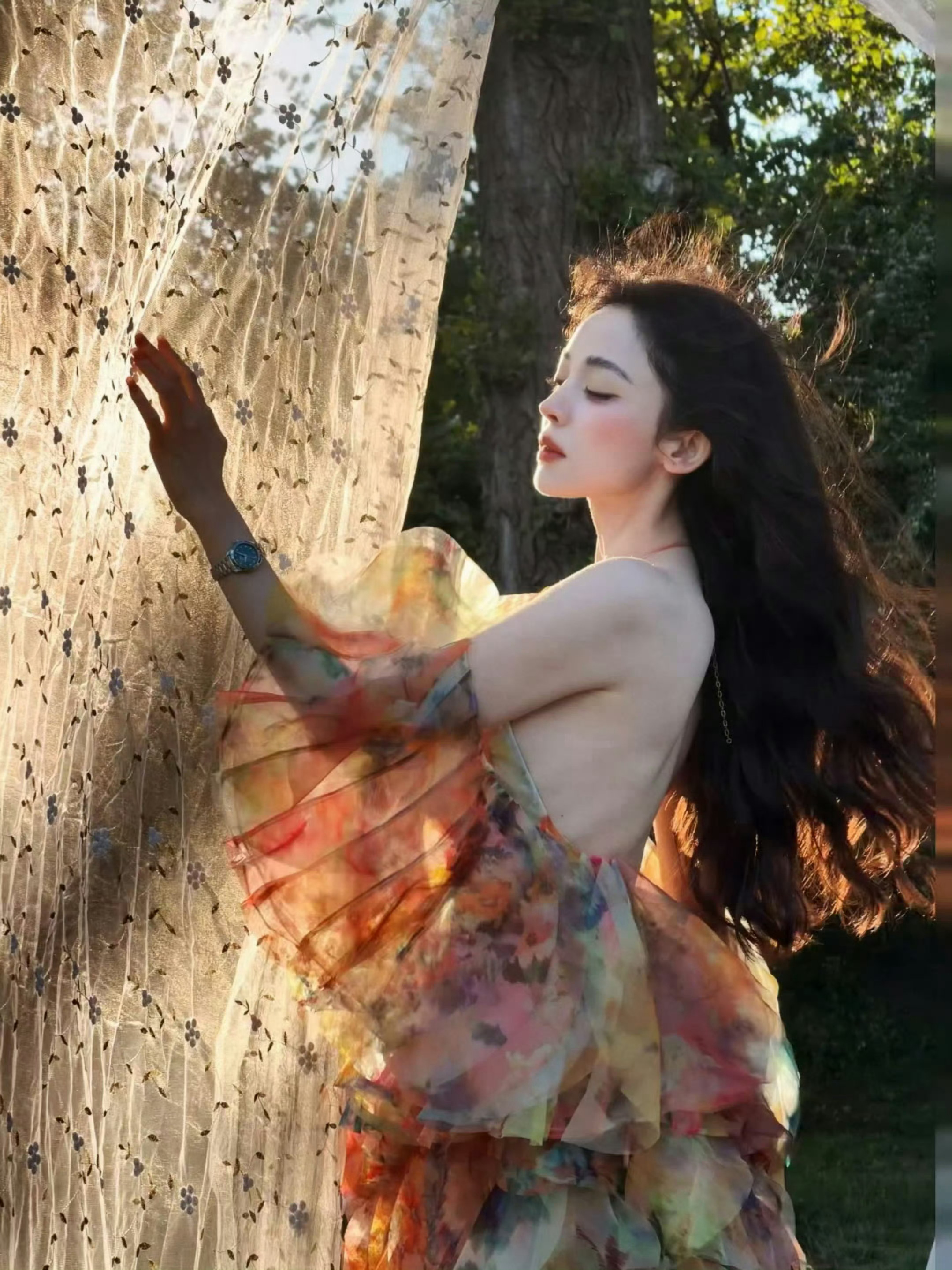 娜扎咬面包 神图从我看她《轩辕剑》里的小雪开始，我就觉得她好美。五官精致得像画里