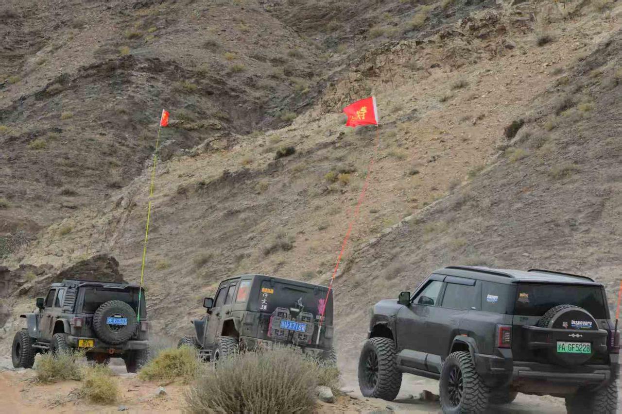 被装门桥的方程豹8 打入了强大的牧马人jeep 队伍了！