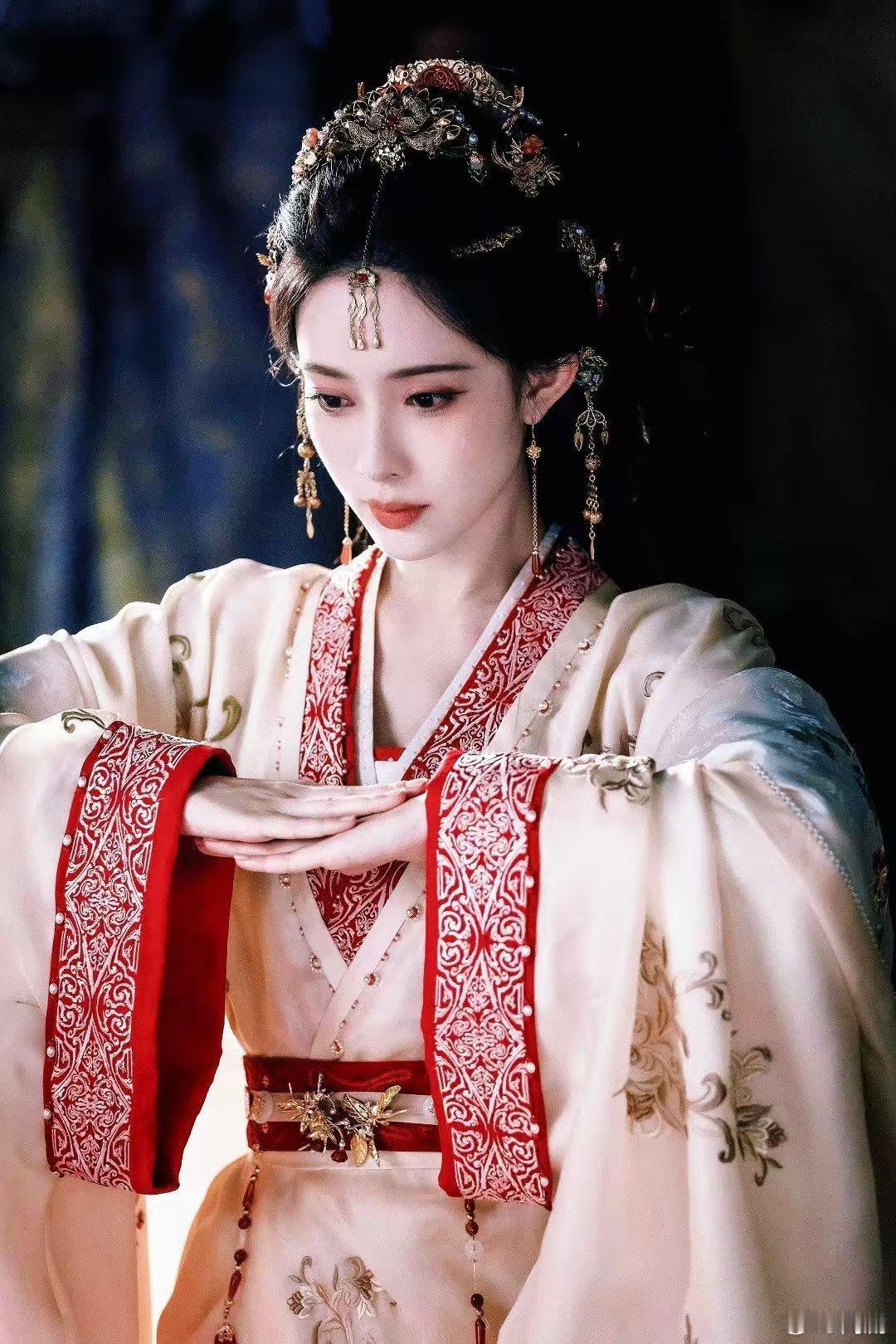 孟子义百花杀镜头 别的演员要反复调整状态才能拍出好镜头，孟子义却像本能一样自然，