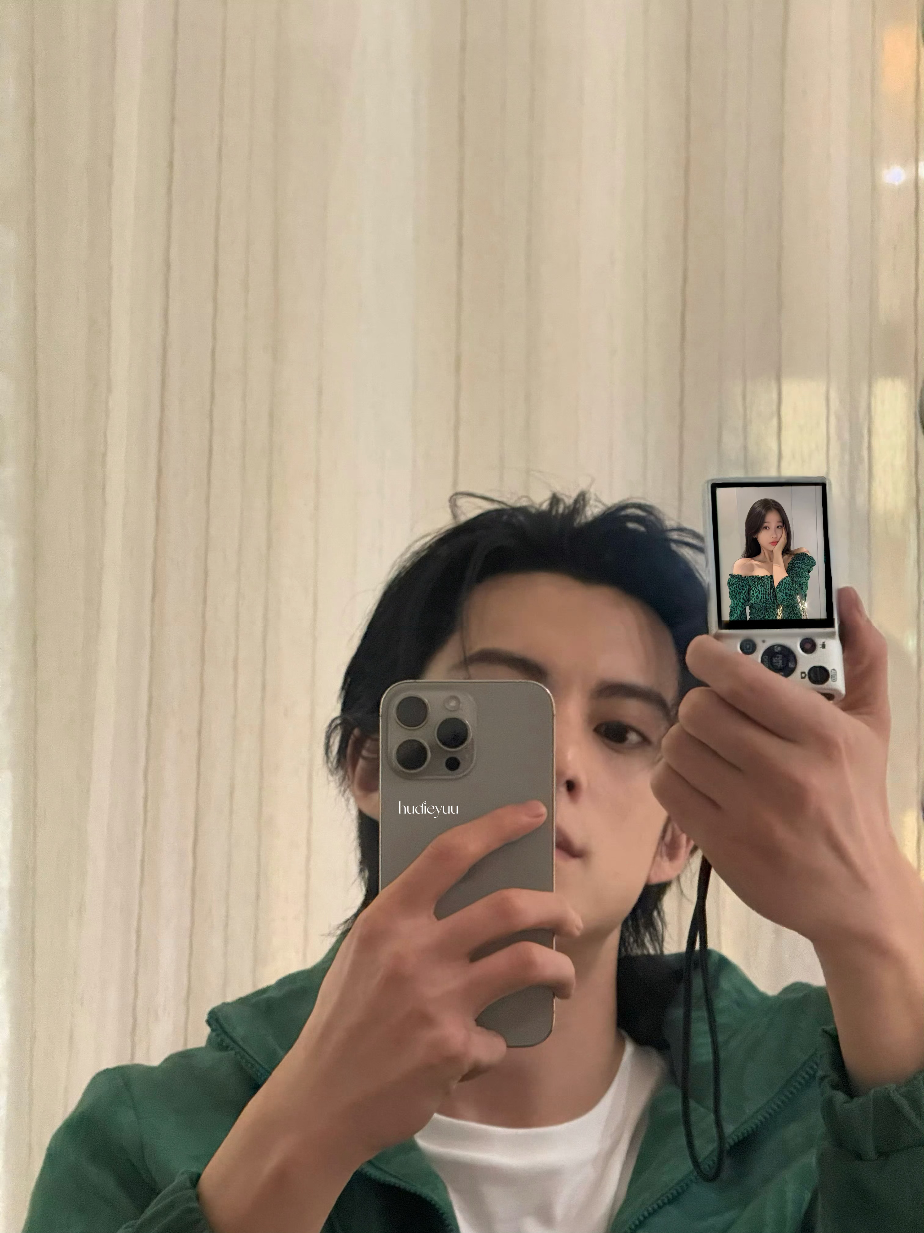 棣欣引力[超话]棣欣引力 宝宝看镜头～📸cr：​​​