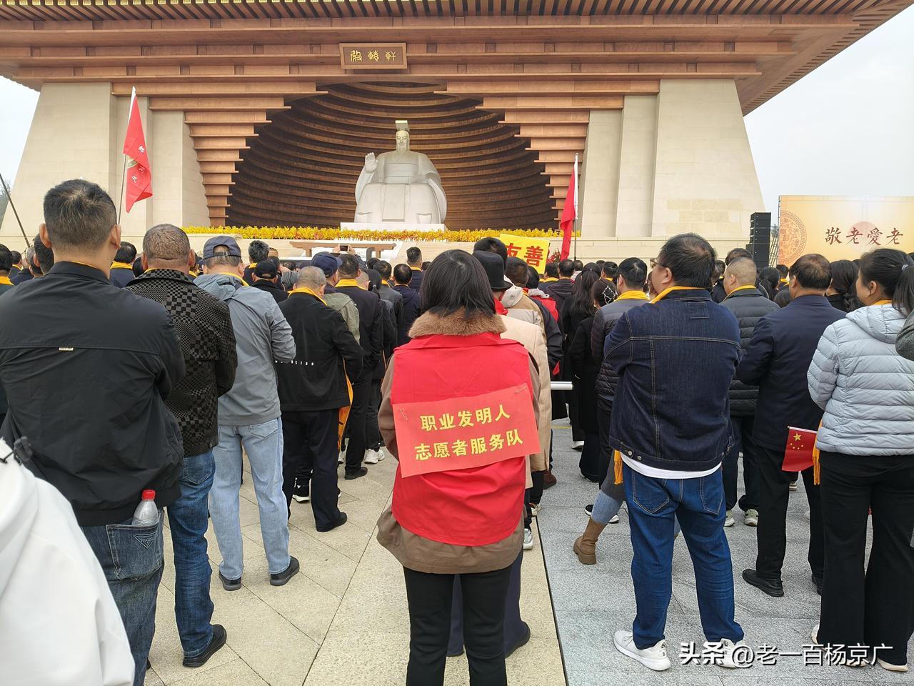 上联：红楼藏宝玉，下联怎么对心屋放乐曲。