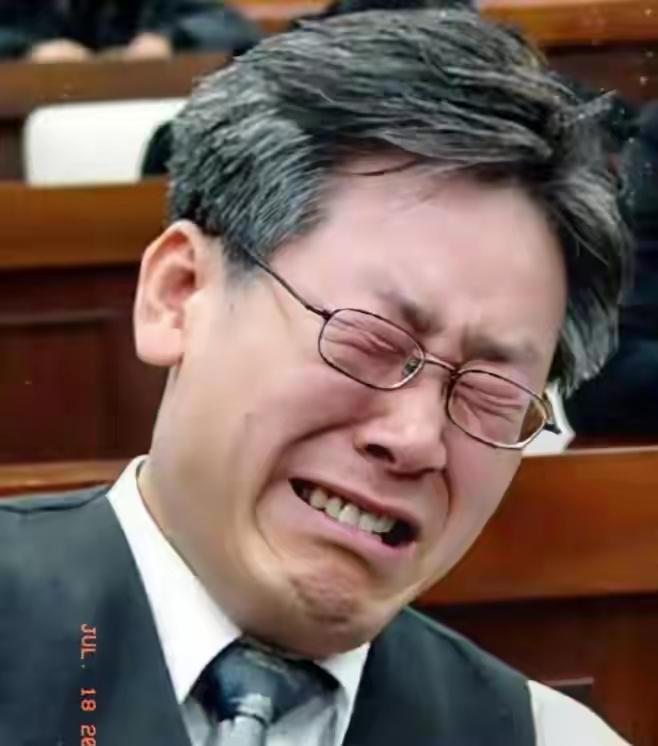 男儿有泪不轻弹，会扮可爱的李在明哭了是为哪般？