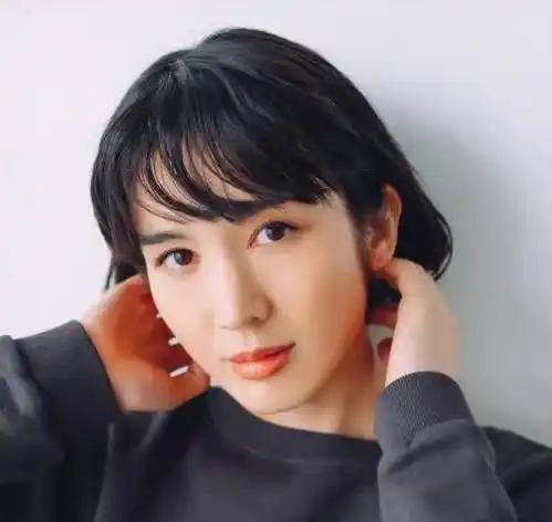 高桥智子是日本女演员，她在演艺生涯中有不少令人印象深刻的作品，其中《紧急审讯室》