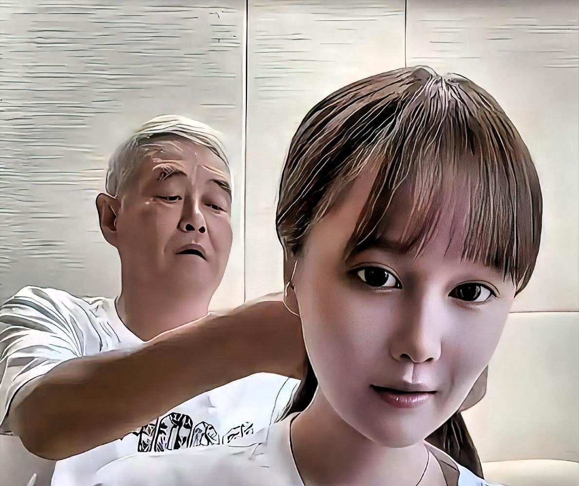 赵本山女儿被骂网络乞丐，有人说活该，我只想说：骂她的人，你一个月挣多少？ 🔥