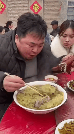 一看就知道特别护食～