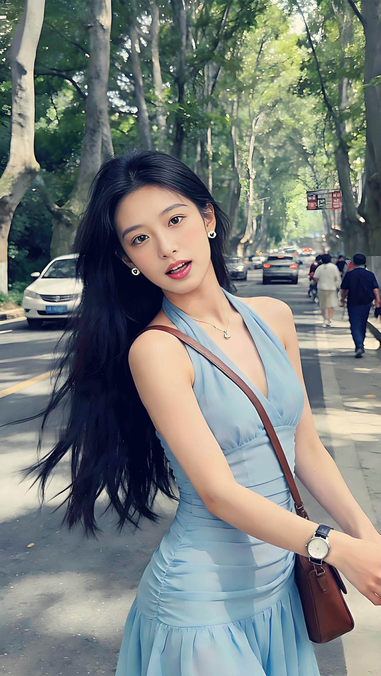 在城市林荫里，收藏一份浅蓝温柔