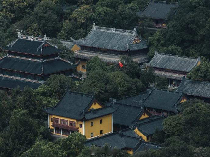 11月19日，@中国蓝新闻 记者从杭州西湖景区官方账号了解到，自2025年12月