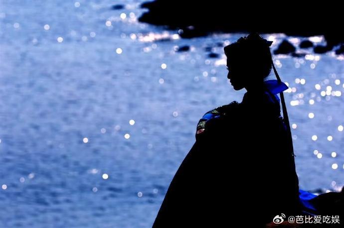 刘诗诗感谢复刻龙葵头冠网友 一枚小小头冠，承载满满青春，刘诗诗的感谢让这份情怀更