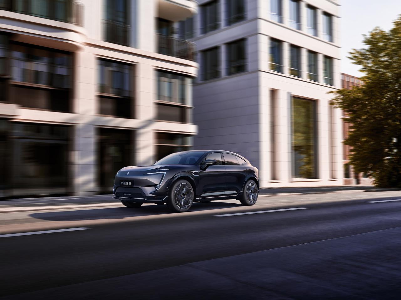 塔车主们心心念念的鸿蒙座舱终于上车了，阿维塔11鸿蒙版前不久正式上市，价格区间为