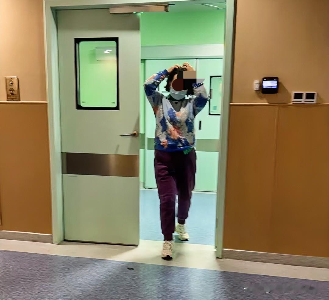 带了32年的节育环顺利取出，在我走出手术室那一刻，老公拍一照片发女儿，是不想女儿