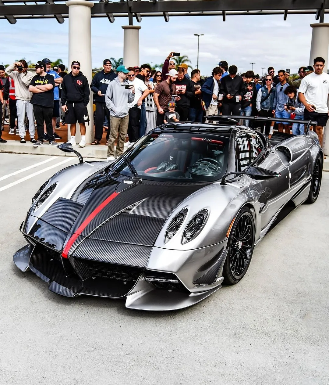 > Pagani Huayra Roadster