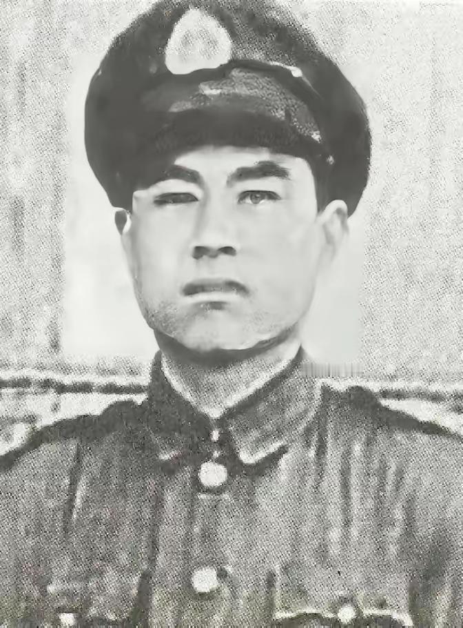 1943年，飞贼"赛狸猫"在北平街头被日本特务当众扇耳光，他一气之下，竟潜入冈村
