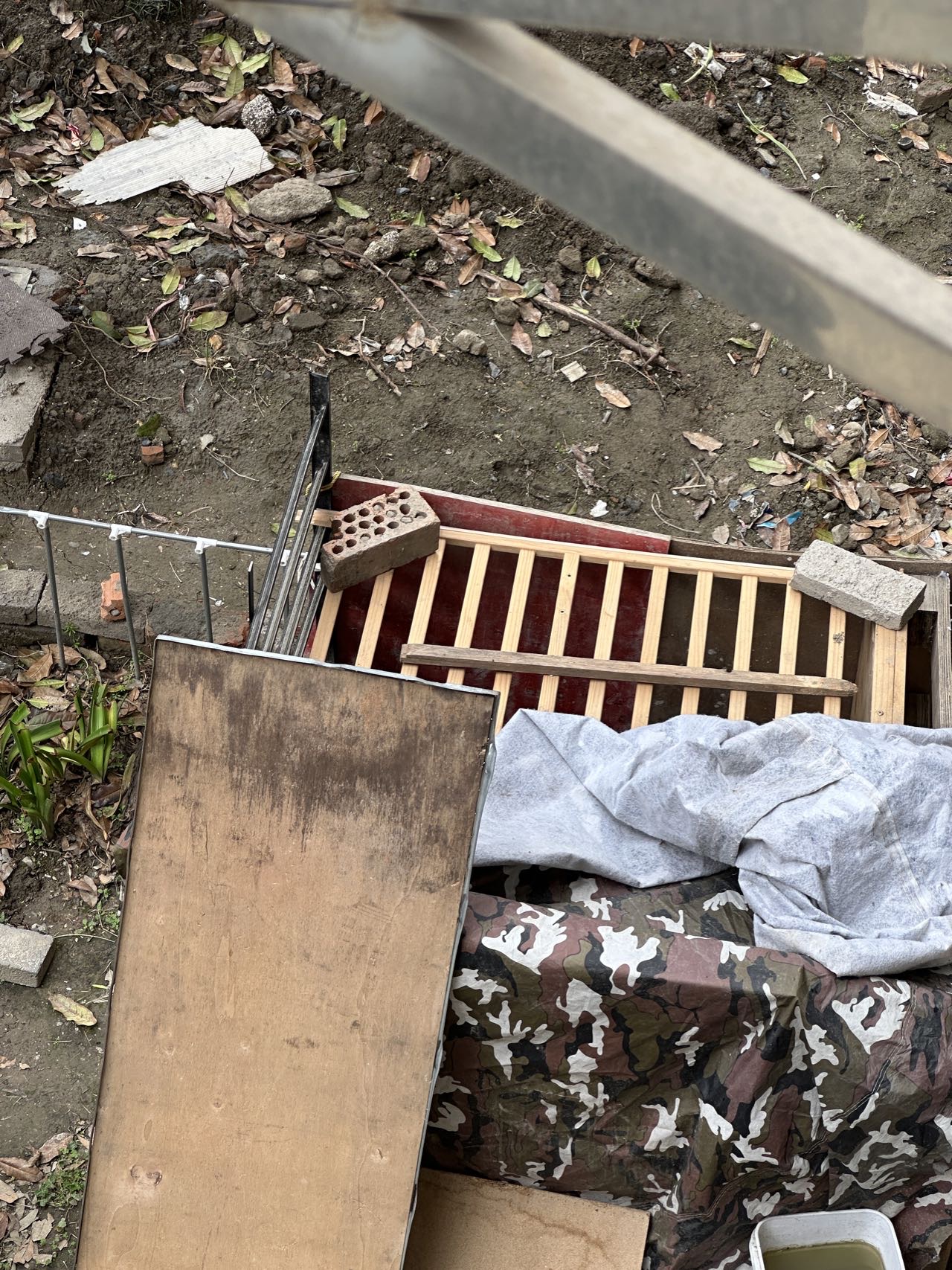 辰秀嘉园一楼住户在绿化带养鸡一年？茂泰南路洗车店吸尘器噪声扰民？华丰欣苑西门夜间烧烤油烟扰民？