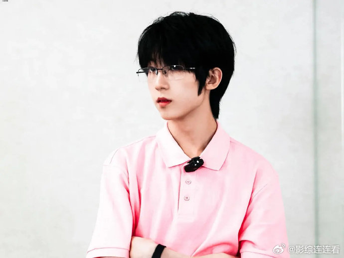 杨博文队和平精英两场都吃鸡海岛战场，两连鸡就位！杨博文队在TF四代和平精英友谊赛
