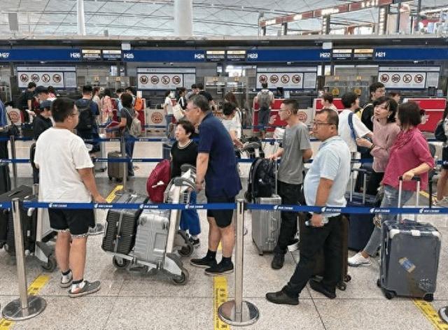 看似突然的“逃离”，其实都是攒够了失望的理性决定。
 
之前日本签证简化吸引了不