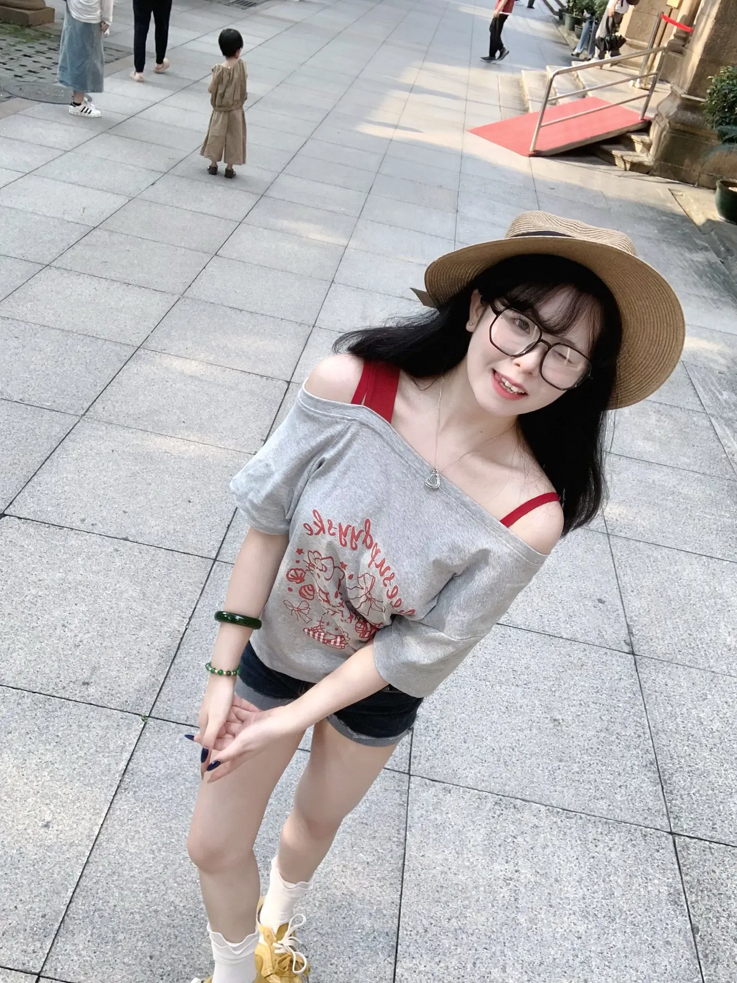 宅太久了 出来见见世面