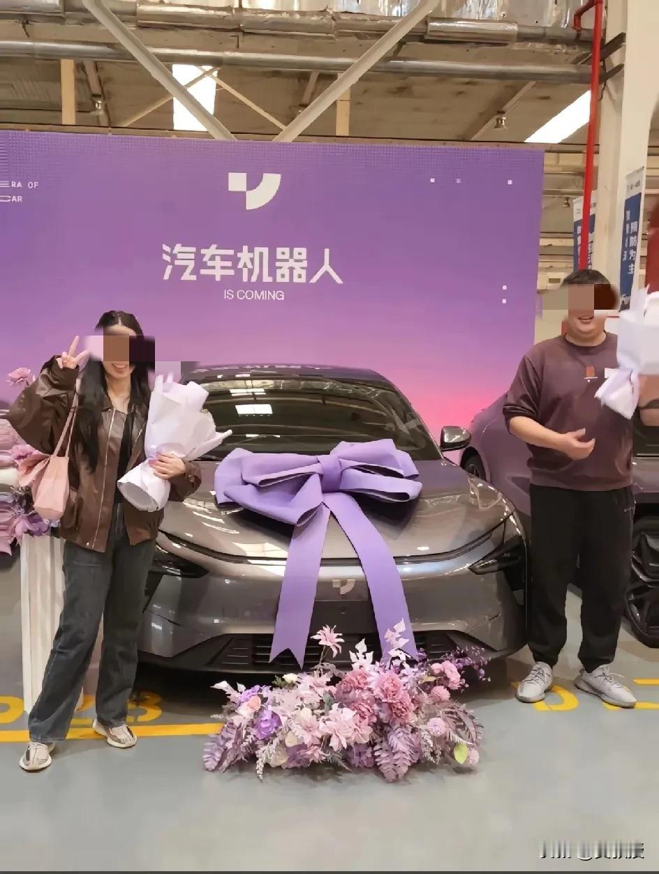 有一个网友留言
“我买了高合，媳妇极越，老爸众泰[流泪]”
合在一起
相煎合泰极