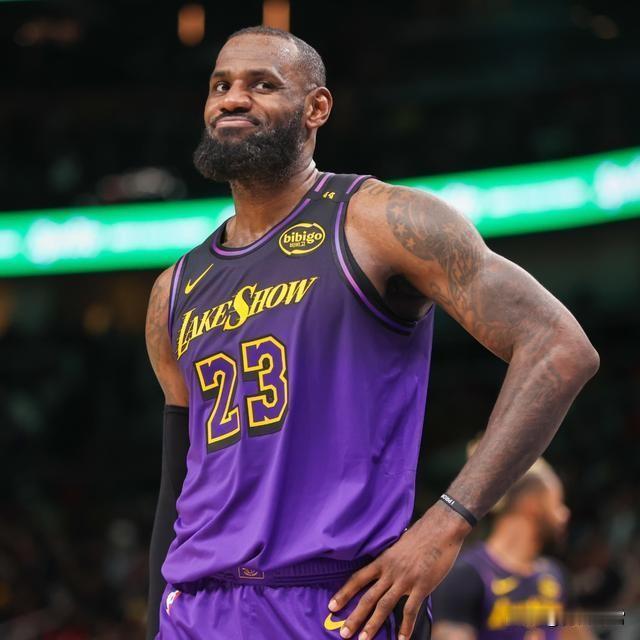 Shams：詹姆斯已获准参加对抗训练，1-2周后重新评估伤情
北京时间11月7日