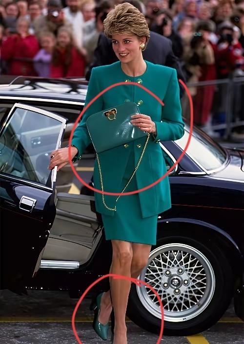 戴安娜的时尚，凯特也不及七分！
为何？她的时尚悟性，似乎与生俱来！
再者她的颜值