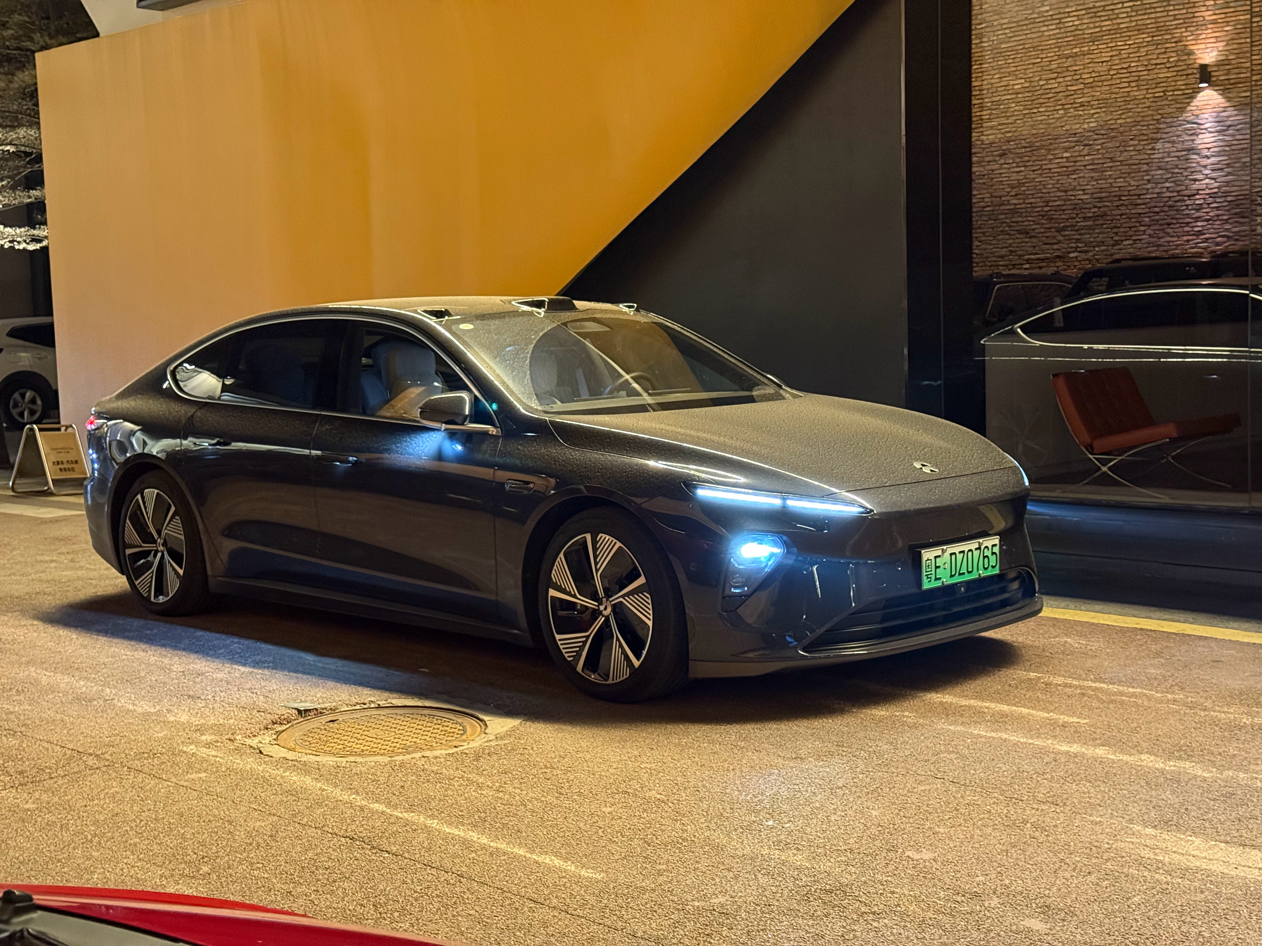 有 ET7 开的日子可太幸福了，我可太喜欢这车了。ET7 起码是 2020～20