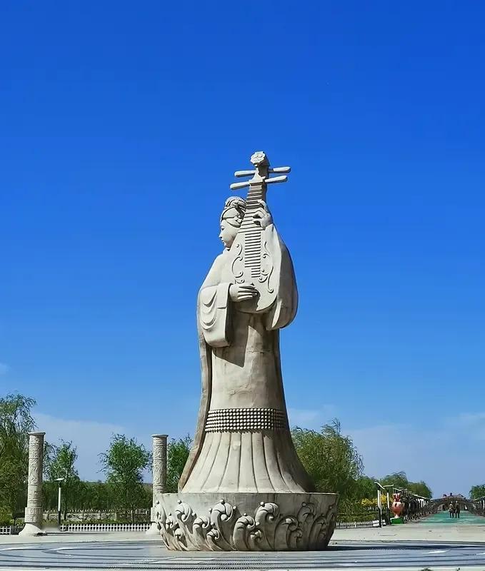 古代十大美女：

第一名：西施  
第二名：王昭君  
第三名：貂蝉  
第四名
