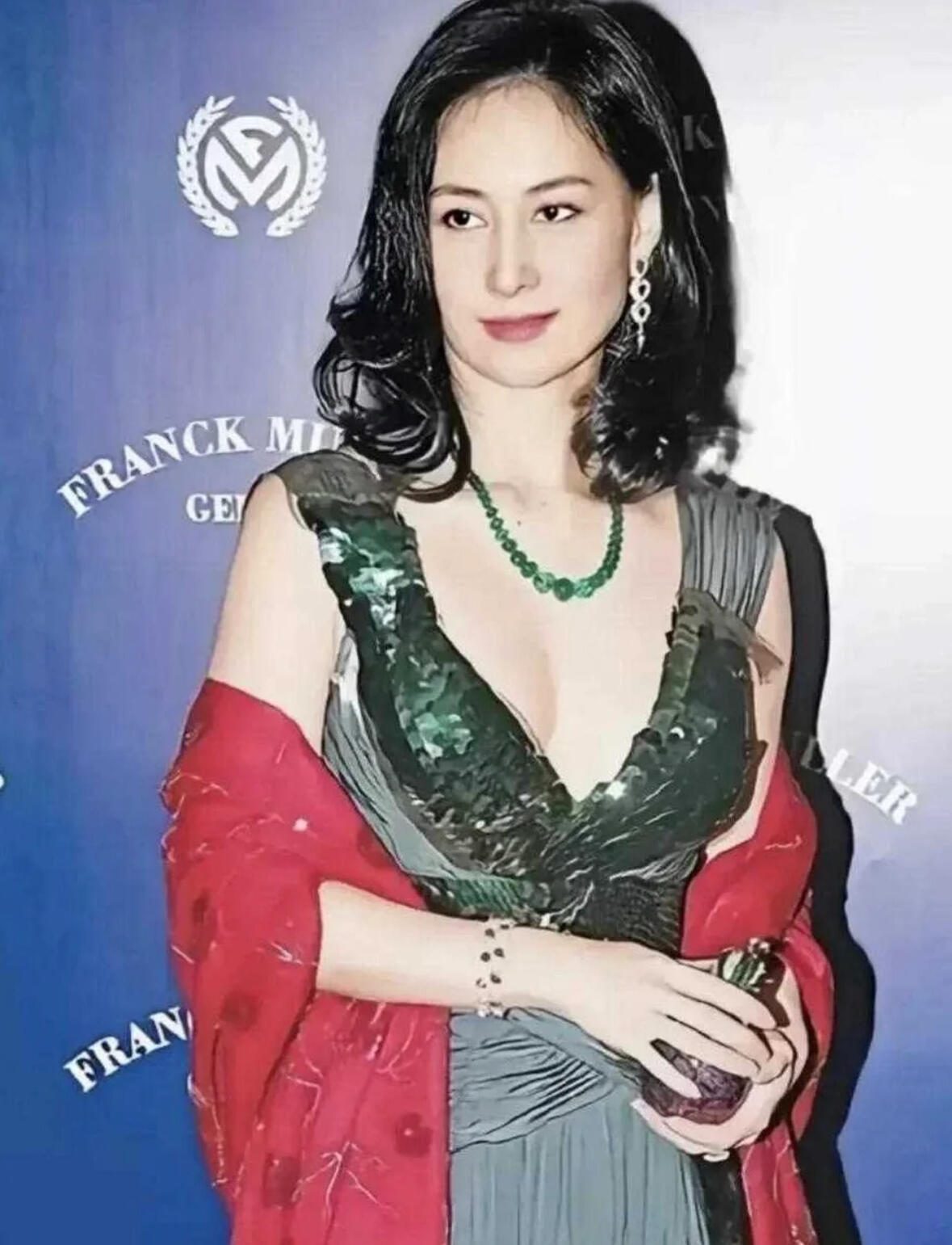 何超琼17岁就和父亲出去应酬了何超琼说现在的艺人人设都是包装的 何超琼才是真正的