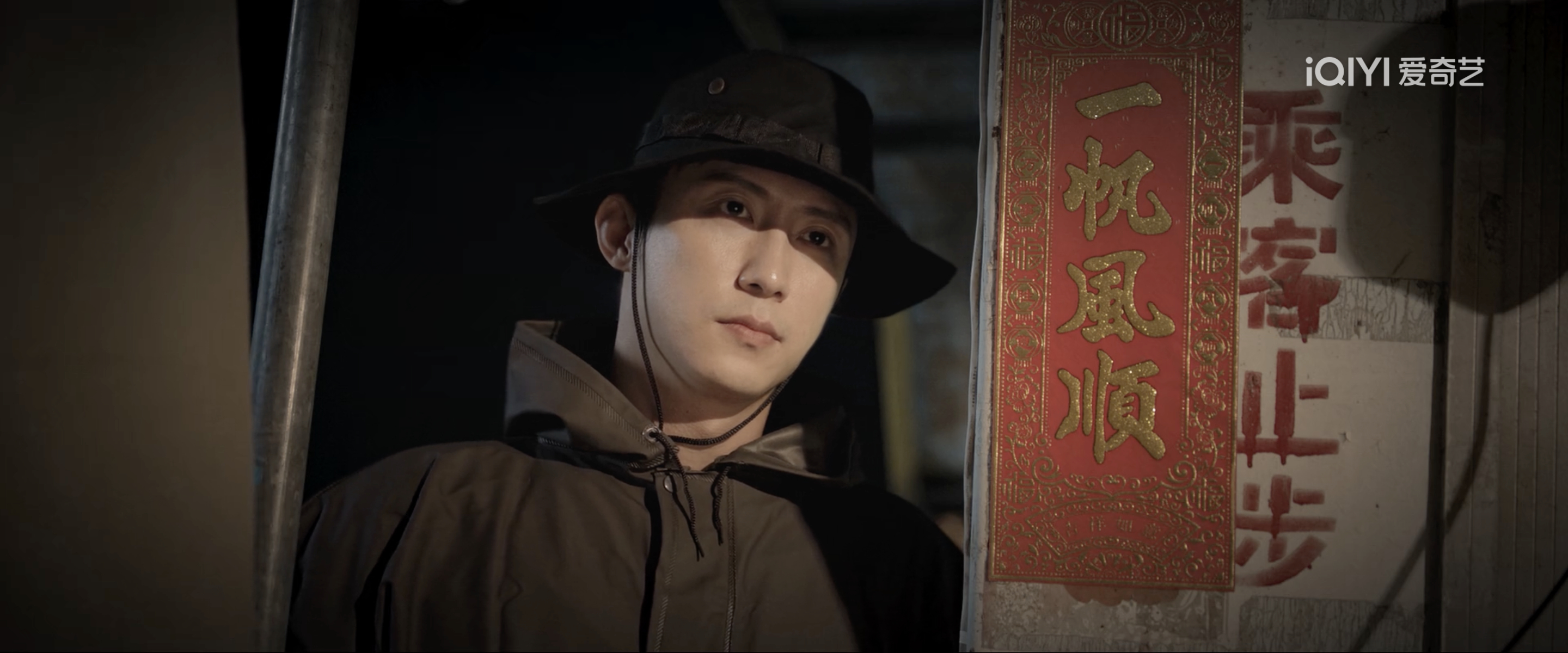 《罚罪2》第38集，秦枫乔装打扮在张欣出逃的船上把她截住这场戏，张欣看到他时可惶
