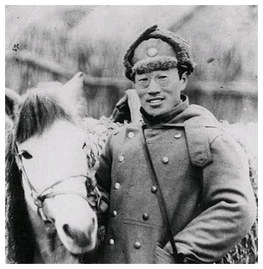 1942年，蒋介石本想秘密处决万毅，却被万毅觉察到，于是，就趁守卫不备逃了出来，