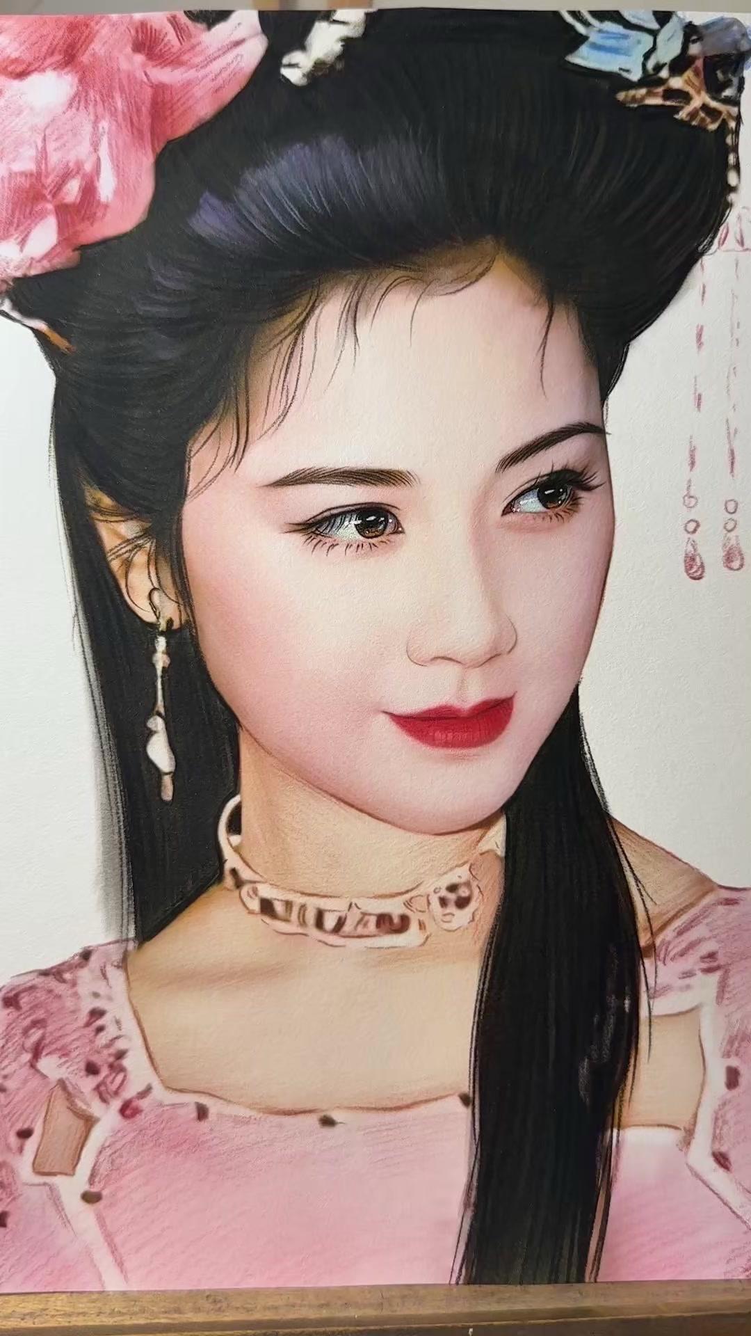 谁也没想到，朱琳演女儿国国王时假戏真做，爱上了唐僧徐少华。两人年纪相仿，有共同话