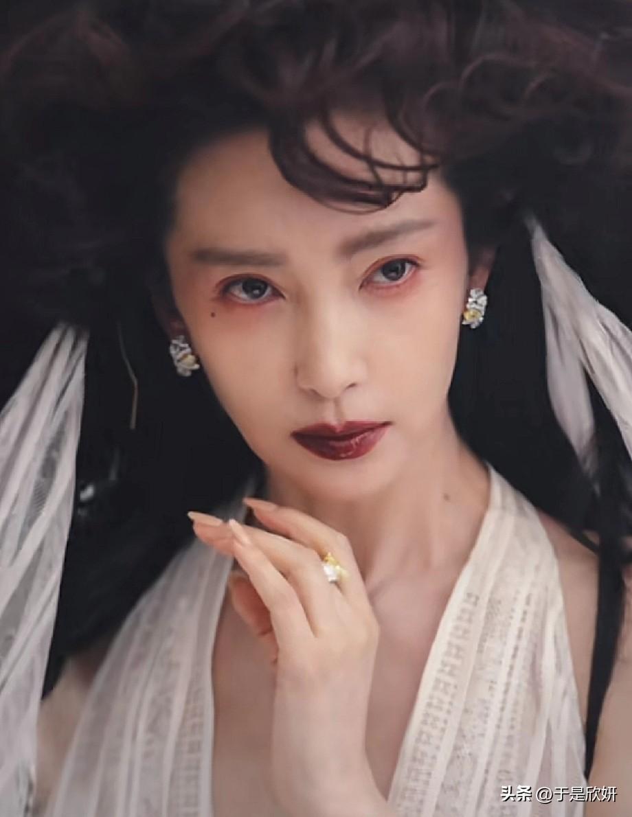 53岁李冰冰这组写真杀疯了！内娱大花的底气，从来不是装嫩
 
谁懂啊！刷到李冰冰