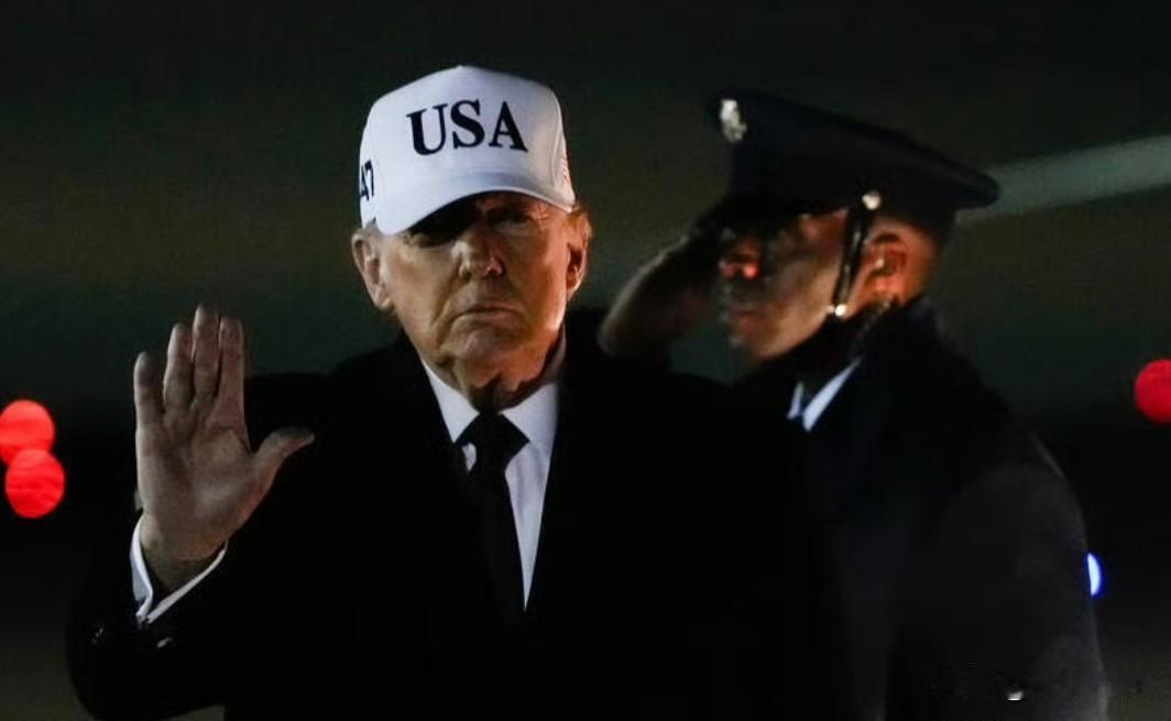 美军在致命空袭中将军机涂装成民用飞机外观——

《纽约时报》最新报道称，美军在9