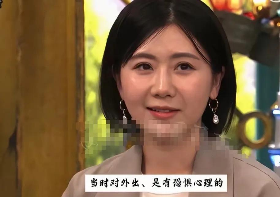 福原爱透露：

自己这几年都很少出门，背后全是网络暴力的阴影。

2021年日媒