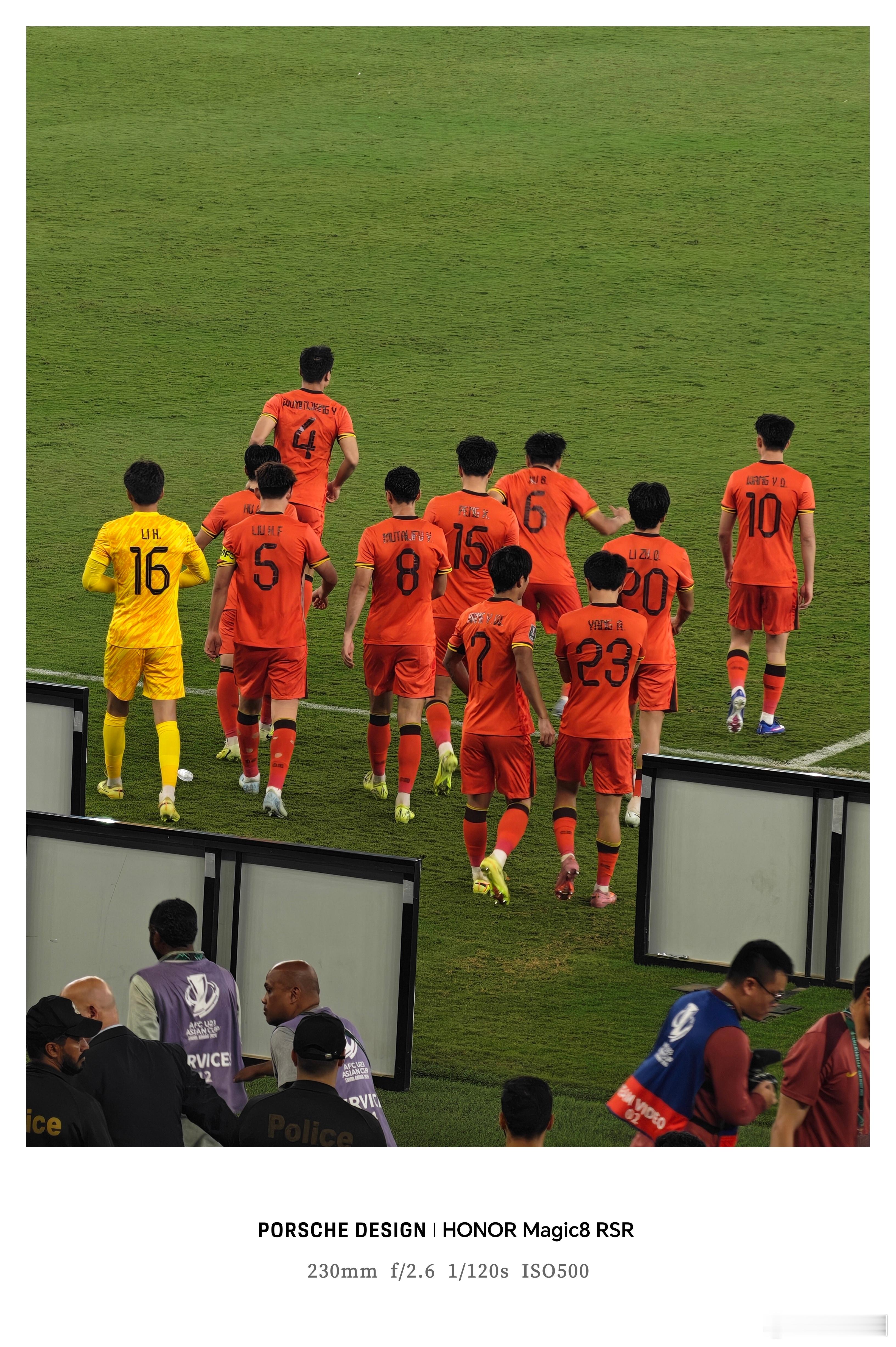 刚翻相册发现上次在沙特阿拉伯U23国足vs日本现场，还试了试荣耀Magic8 R