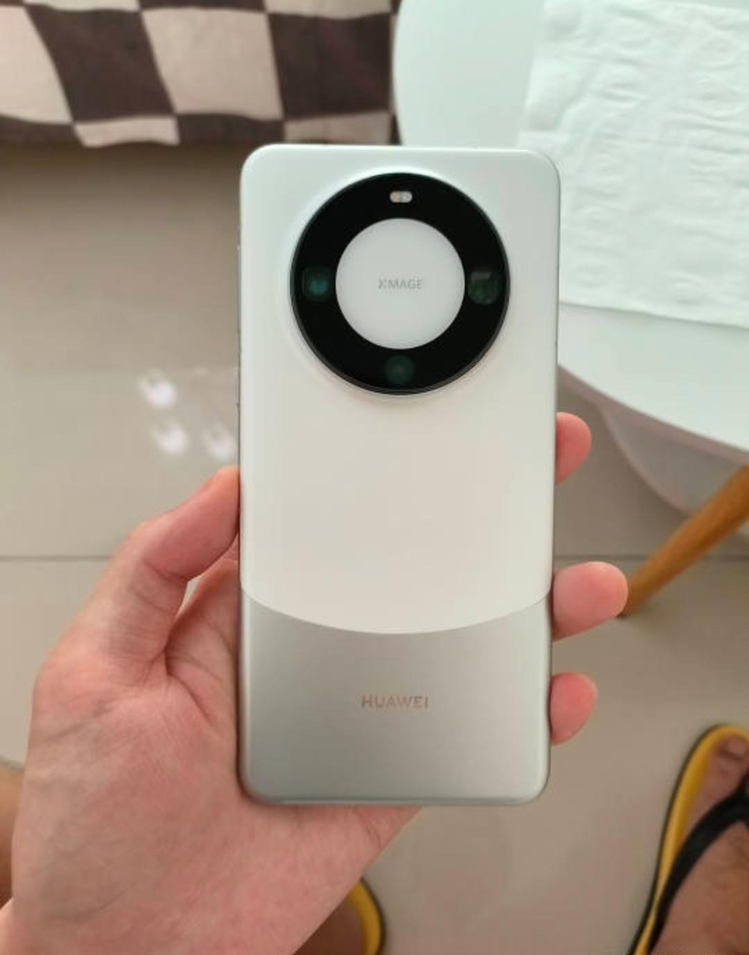 第一批的mate60Pro老遭罪了，各种拆机，各种测试，有跌落测试的，有放冰箱的