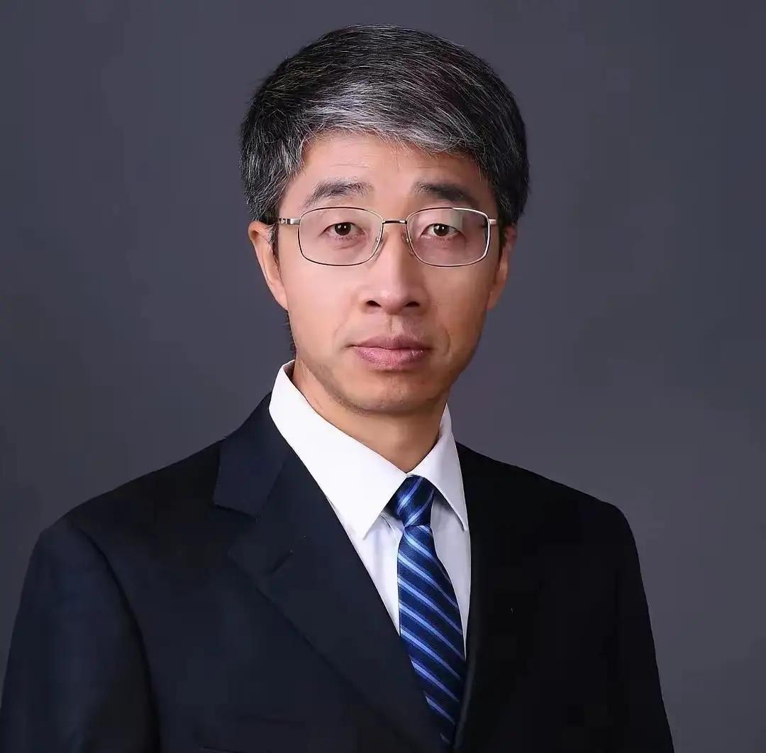 北师大副教授火了！课没排上，自费发千张传单免费开讲

没想到一夜之间火了！北师大