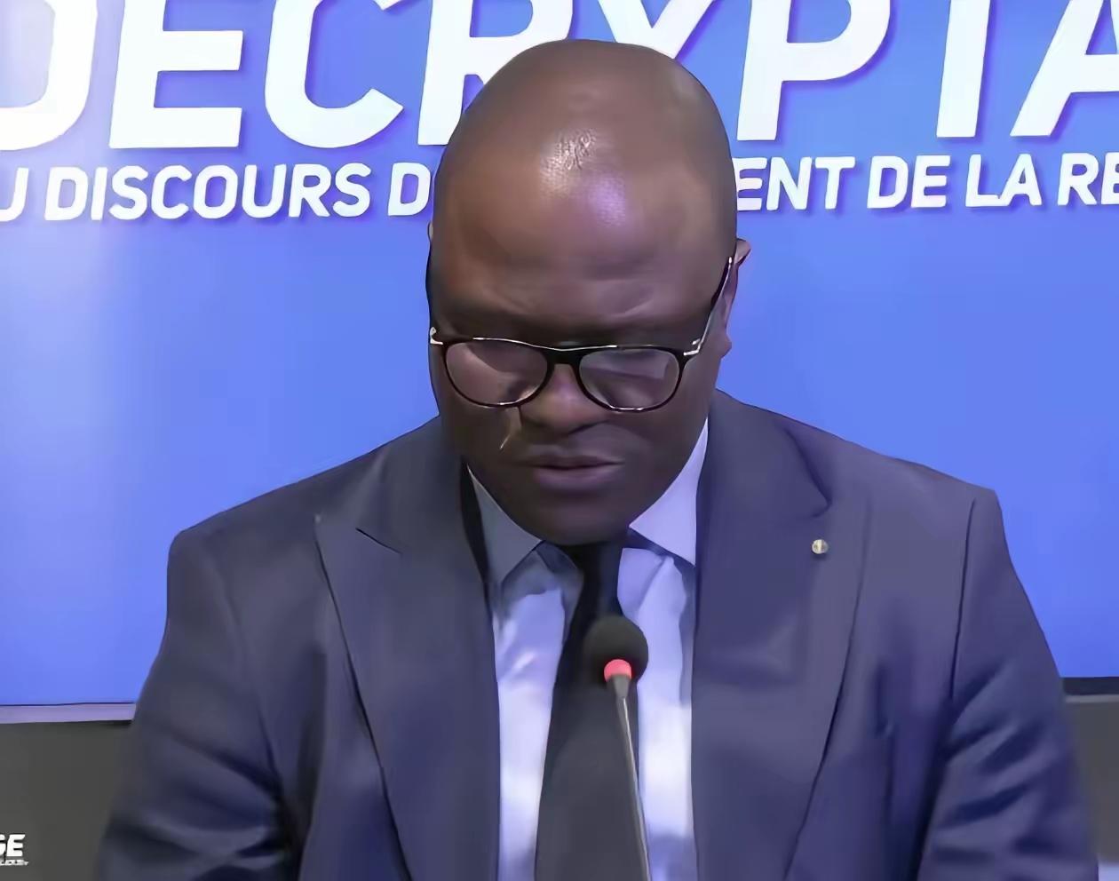 一撸到底，全部开除
​​​近期，非洲小国加蓬给全世界整了个大活，他们把国家足球队