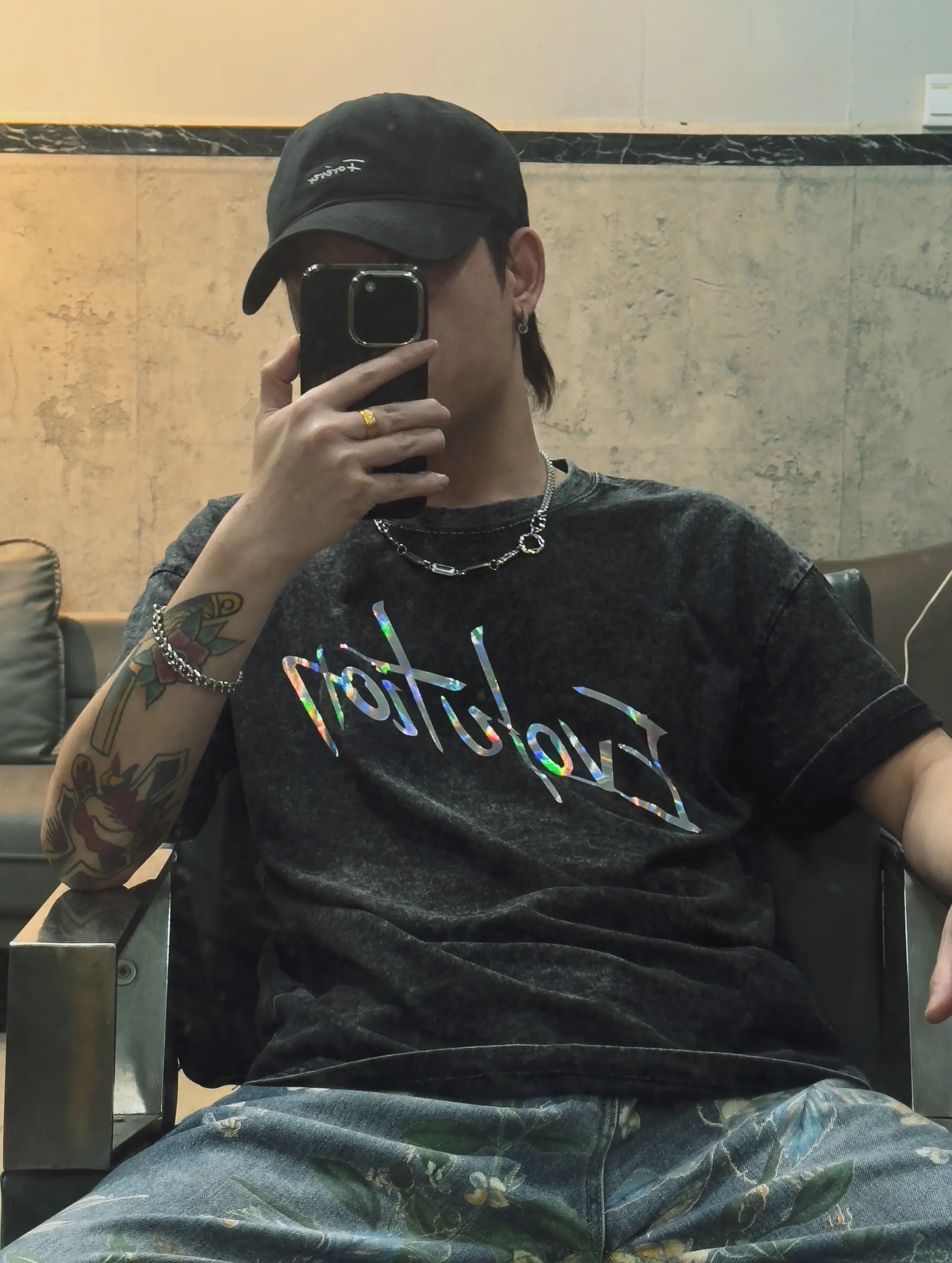 她不喜欢钱 但感动她的每一个瞬间都需要钱，男人一旦没钱 做什么都是错.
