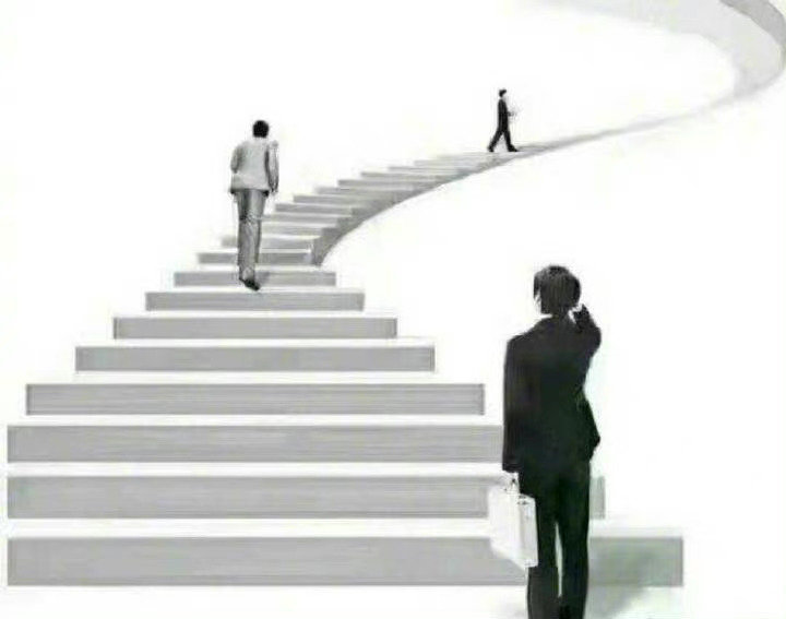 人到中年，最好的状态就是，低配你的生活，高配你的灵魂，年龄只是符号，把生活调到你