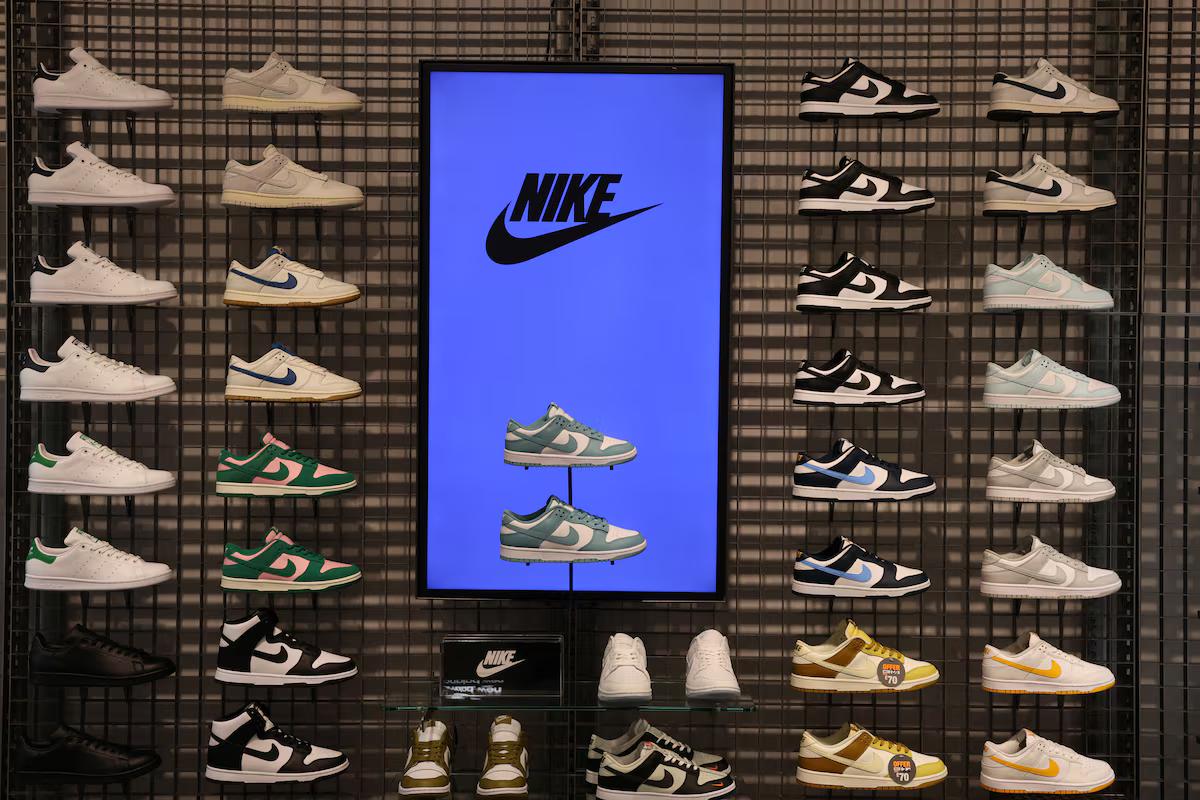 [To learn English]
Nike was sued on Frid