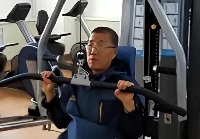 2000年，哈尔滨一位20岁小伙子因车祸离世，他的心脏被移植给了一位57岁大叔杨