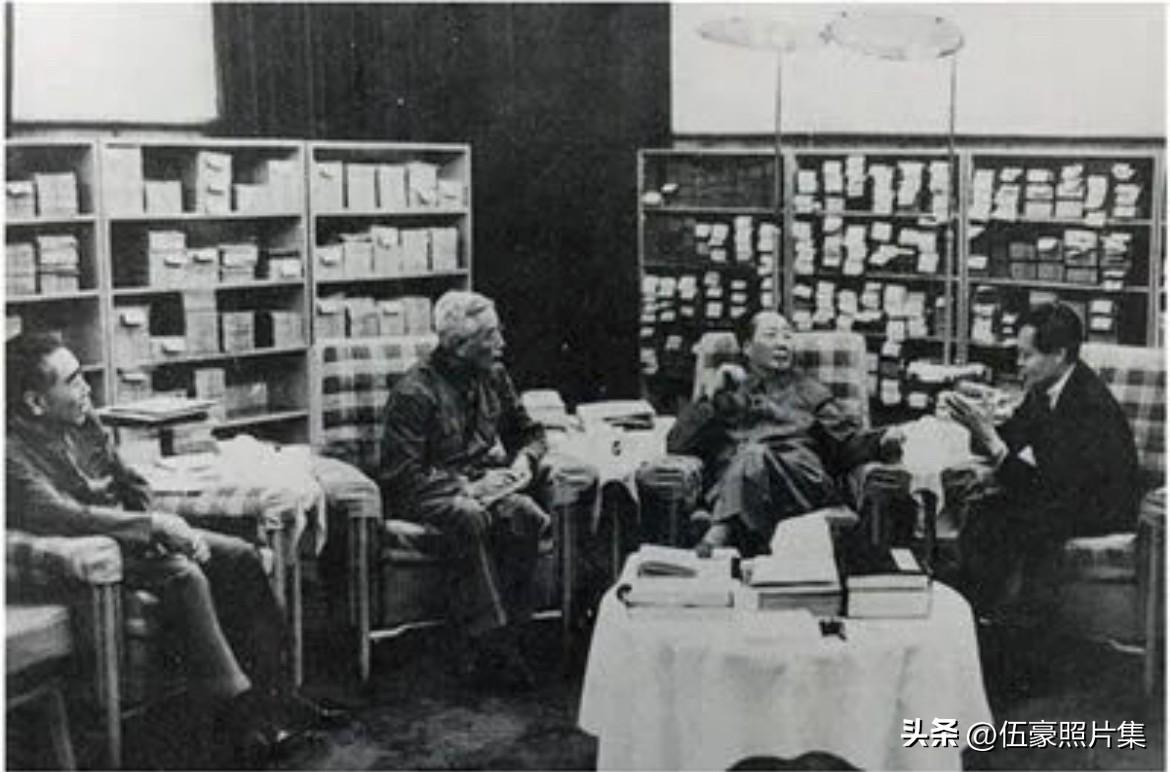 1973年7月17日下午，毛泽东主席、周恩来总理在中南海共同会见诺贝尔奖得主杨振