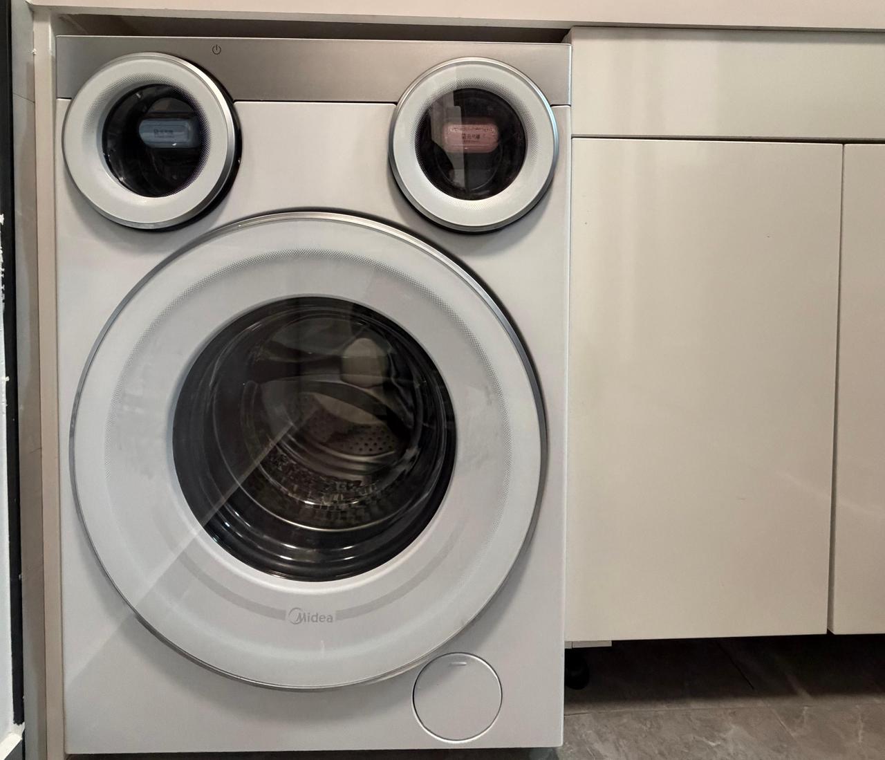 近两年来，三筒洗衣机在一线市场迅速走红，背后是年轻消费群体对健康、品质生活方式的